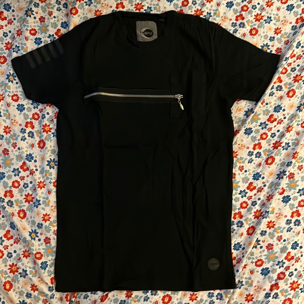MEN’s Eclipse Tee in size SMALL